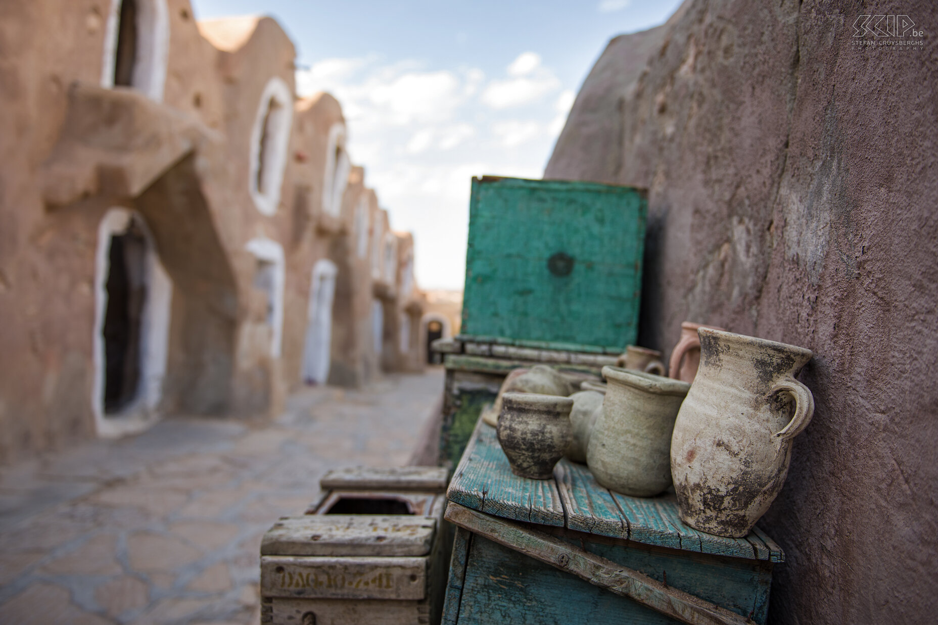 Ksar Hedada A few miles northwest of Tataouine lies the hill town of Ksar Hedada/Hadada. The ksar has been reformed and nowadays the hotel Ksar Hedada is a popular tourist destination. The location also has been used in the Star Wars movie of 1999 (The Phantom Menace). Stefan Cruysberghs